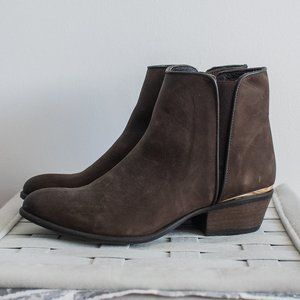 Steve Madden Brown Ankle Boots Gold Detail